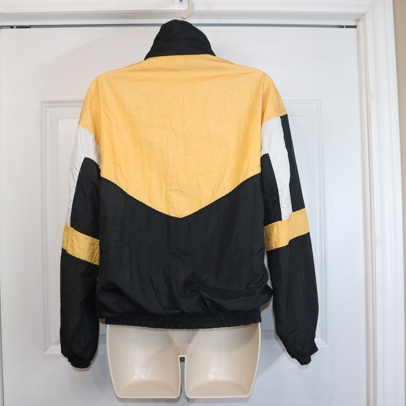 Brooks Windbreaker - Picture 3 of 5